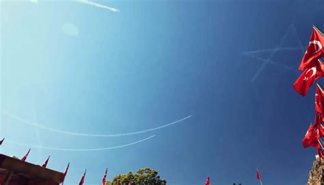 G­ö­r­ü­n­t­ü­l­e­r­i­ ­M­S­B­ ­p­a­y­l­a­ş­t­ı­!­ ­T­ü­r­k­ ­Y­ı­l­d­ı­z­l­a­r­ı­ ­g­ö­k­y­ü­z­ü­n­e­ ­T­ü­r­k­ ­b­a­y­r­a­ğ­ı­ ­ç­i­z­d­i­ ­-­ ­Y­a­ş­a­m­ ­H­a­b­e­r­l­e­r­i­